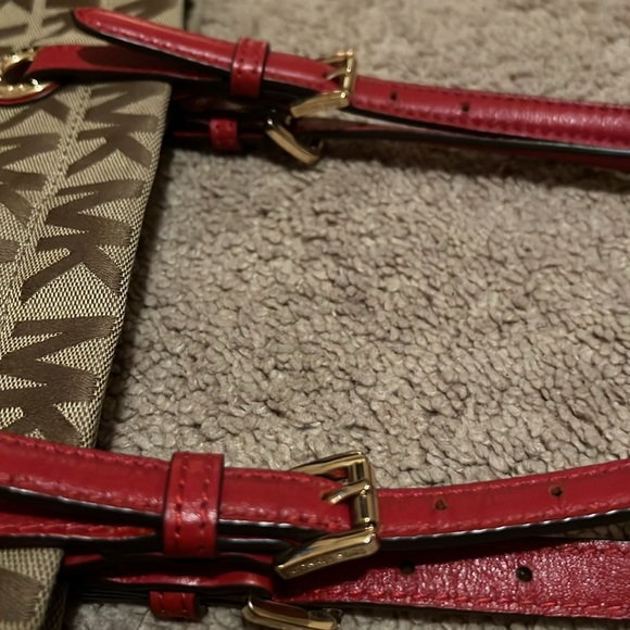 Michael Kors Signature Classic Monogram MK Tall Jet Set Tote in Brown/Tan/Red. - Picture 11 of 11